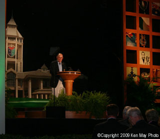 Golf Course Architect Pete Dye is shown here giving an acceptance speech at World Golf Hall Fame Induction Ceremony on 11/10/08.
